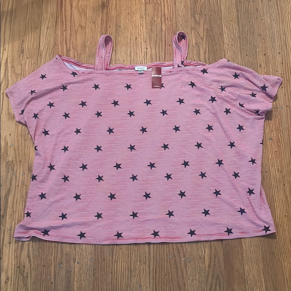 NWT Avenue Cold Shoulder Top Stars Red White Blue Size 26/28